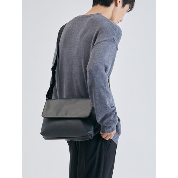 ANZA HQ MESSENGER CROSS BAG