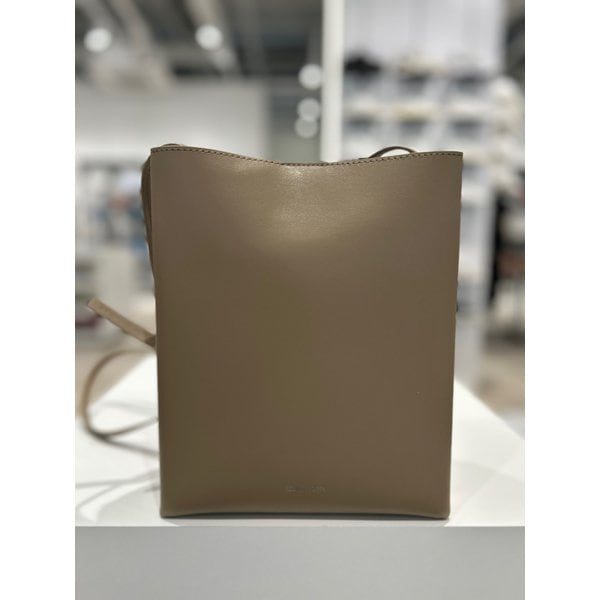 [부산점] [CK진] 레더 크로스바디 백 (4F3005G-QYL)