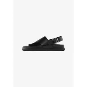 5065863 Massimo Dutti ASYMMETRIC FLAT - T-bar sandals black