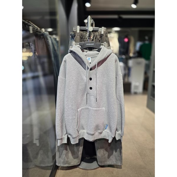 [시흥점] 기모 패치로고 버튼넥 세미오버핏 후드(그레이)남여공용/JGZZ30B20GY