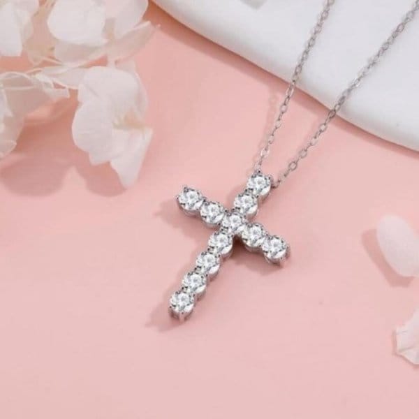 [옷자락] 여자 섬세한 큐빅 십자 펜던트 데일리 목걸이