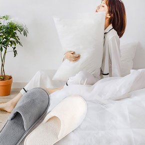 슬리퍼 두꺼운 여성 실내화 캐주얼 밑창 디자인 장식 따뜻한 겨울 발편한 거실 미끄럼