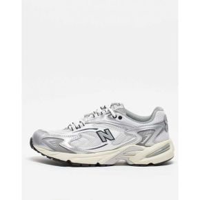 5094700 New Balance 725 sneakers in white with gray detail