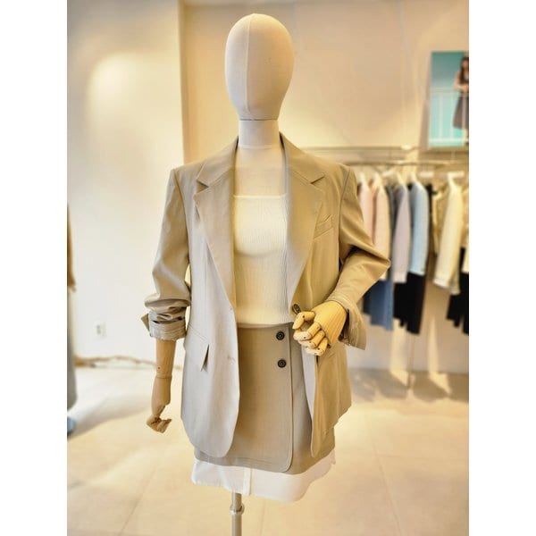 [여주점] [JJ 지고트] 여성 백 버튼 테일러드 싱글 투버튼 재킷 GR4A0JKR51