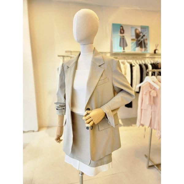[여주점] [JJ 지고트] 여성 백 버튼 테일러드 싱글 투버튼 재킷 GR4A0JKR51