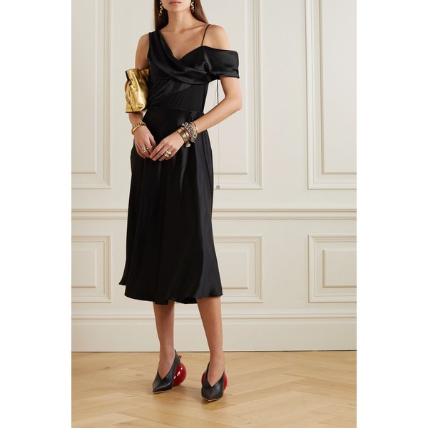 원 숄더 장식 패널 새틴 크레이프 탑 블랙 1647597289420666