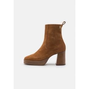 5144135 Tommy Hilfiger HIGH HEEL BOOTIE - Platform ankle boots driftwood brown