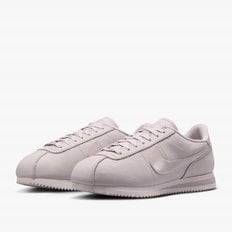  나이키 코르테즈 23 프리미엄 레더 운동화 플래티넘 FB6877-003