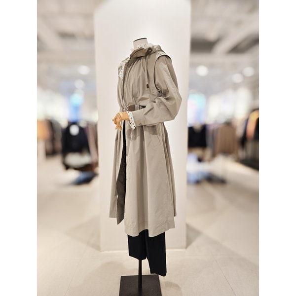 [파주점] [더아이잗컬렉션]플랩 장식 스트링 후드 트렌치 코트 CR3A0TC111