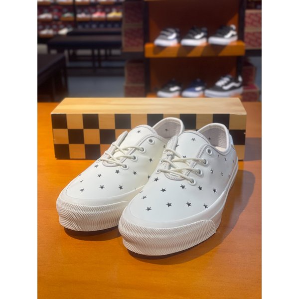 [여주점] (남여공용) OTW 어센틱 원피스 비브람(화이트) (VN000DCPFAQ)