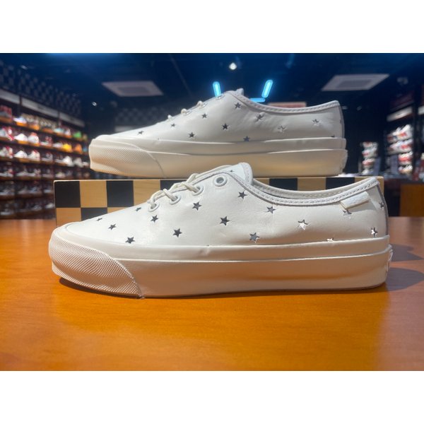 [여주점] (남여공용) OTW 어센틱 원피스 비브람(화이트) (VN000DCPFAQ)