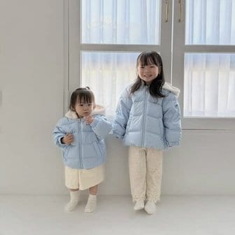 블랙야크키즈 쉐르파 후드 포인트가 돋보이는 토들러 전용 경량 [BKT미우트T다운자켓4] 정상가159,000원