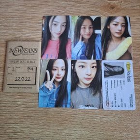 뉴진스 NewJeans EP 1집 앨범 New Jeans (Bluebook ver.) 공식 포토카드 1- 민지 버전