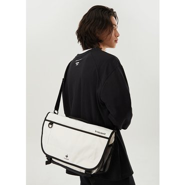 르꼬끄 [이월][60% OFF] 베이직 메신저백 (남녀공용) / IVORY (QP123ABG11)