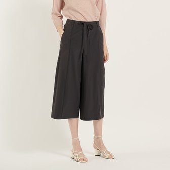 BCBG [여주점] 뒤밴딩 절개 폴리팬츠 B5B5P337