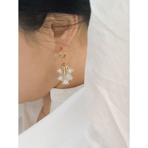 화이트부케 이어링 White Bouquet Earrings