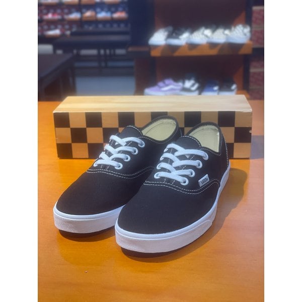 [여주점] (남여공용) 스니커즈 어센틱 로우 프로 (블랙 화이트) (VN000D04BZW)