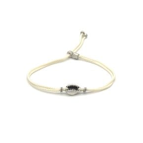 Shell string bracelet (ivory)