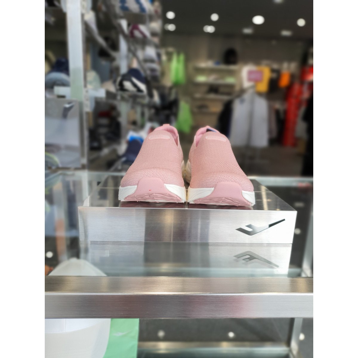 확대된 대표 .