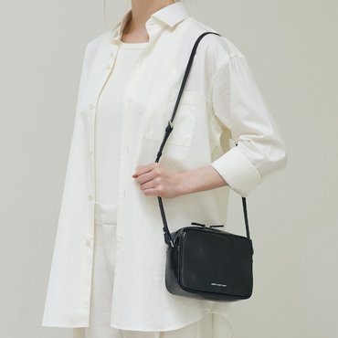 조셉앤스테이시 OZ Mini Square Cross Bag Glossy Black [정가:239,800원]