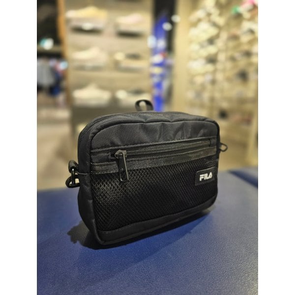 [파주점] 뉴코어 가로 메시 미니 크로스백(FS3BCG1302X-BLK)