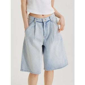 언노운플라넷 버뮤다 원턱 워시드 데님 쇼츠 라이트 블루_Bermuda One Tuck  Washed Denim Shorts Light Blue