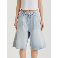 버뮤다 원턱 워시드 데님 쇼츠 라이트 블루_Bermuda One Tuck  Washed Denim Shorts Light Blue