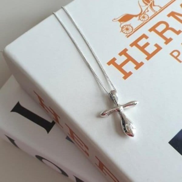 [옷자락] 여성 클래식 실버 크로스 십자가 패션 목걸이