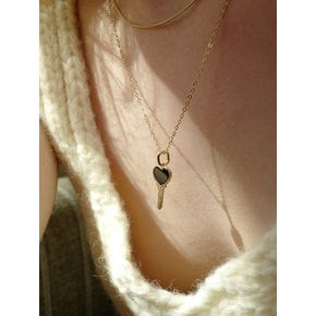 stone heart key necklace (gold)