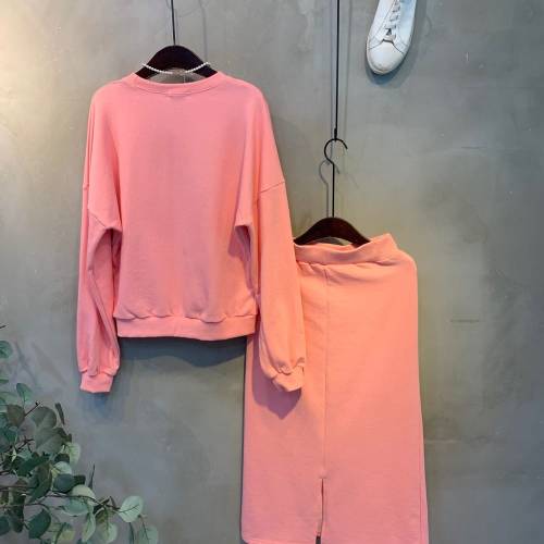 씨샵인더룸 / (봄신상 무료배송)로리 발포 레터링 맨투맨 H라인 밴딩 롱 스커트 세트 3c