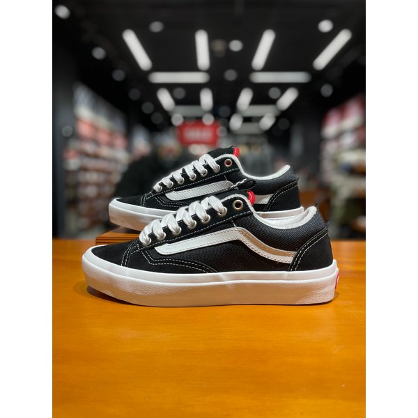 [시흥점] 남녀공용 스니커즈 스케이트 올드스쿨 36+ (블랙)(VN000D5RBA2)