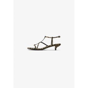 5065937 Massimo Dutti STRAPPY HEELED ANIMAL - Sandals brown