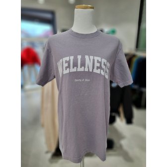 스포티앤리치 [시흥점] 남여공용 퍼플 WELLNESS IVY T SHIRT FADED  GFT42S010