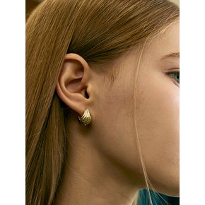 [진주귀걸이 2종 증정] Bold Shellfish texture one touch earring