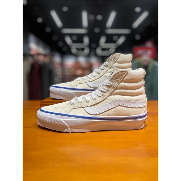 [시흥점] 남녀공용 스니커즈 스케이트 하이 리이슈 38 LX (화이트)(VN000CR0OFW)