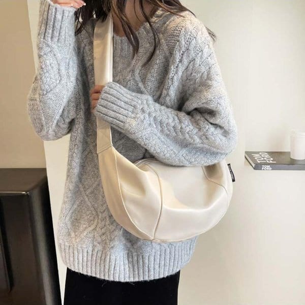 [옷자락] 여자 가죽 와이드 크로스바디 만두 바나나 크로스백