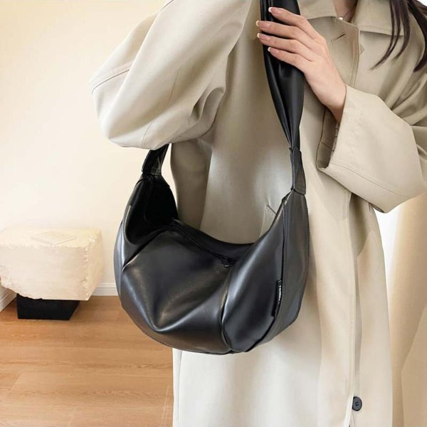 [옷자락] 여자 가죽 와이드 크로스바디 만두 바나나 크로스백