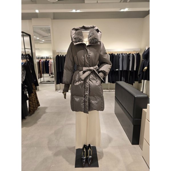 [파주점] 구스다운 허리 밴딩 벨티드 롱 패딩  JRCA2PD563