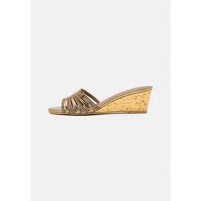 4410077 Kurt Geiger London PIERRA MID WEDGE - Heeled mules beige