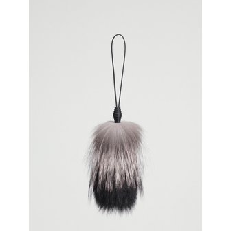 And08 FUR TASSEL