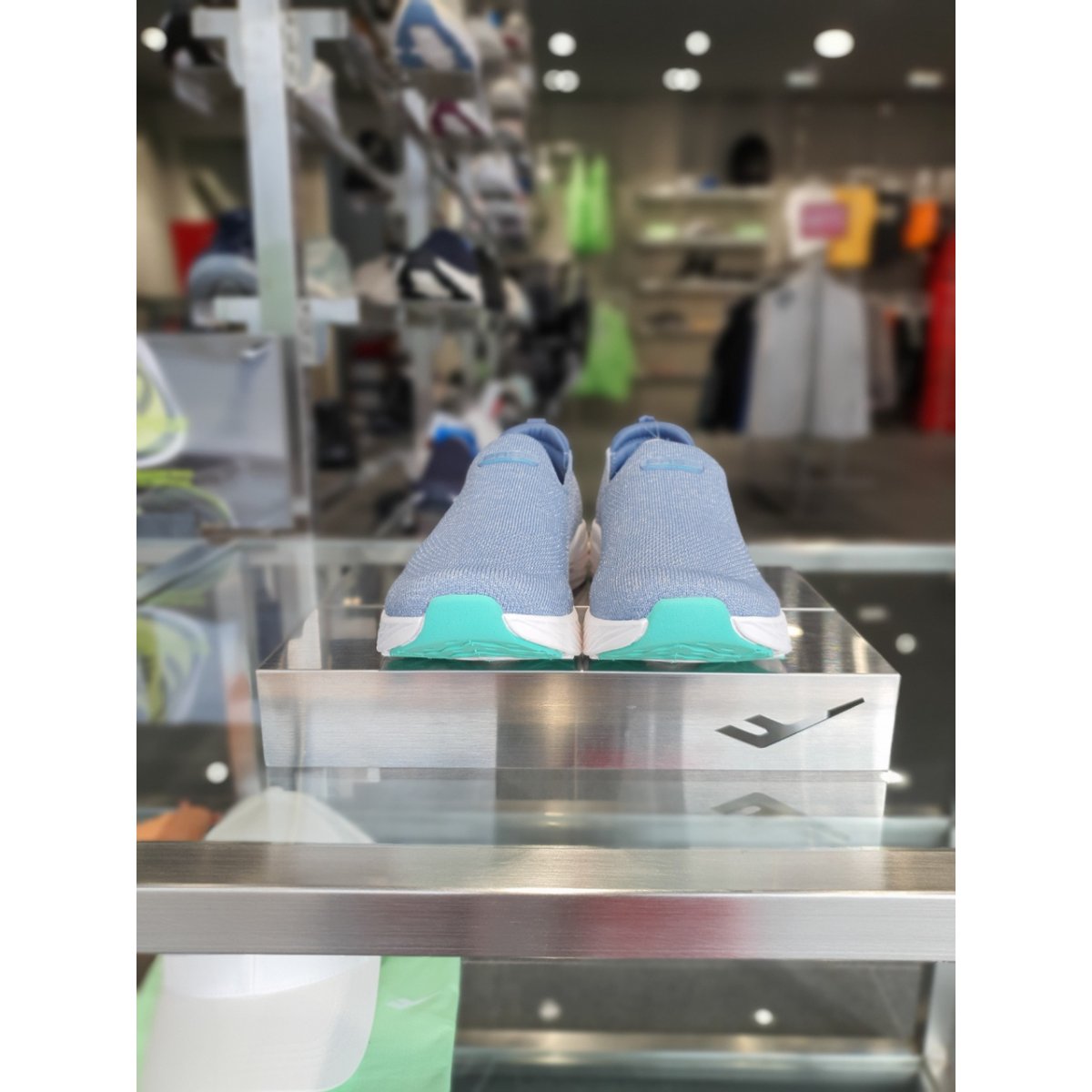 확대된 대표 .
