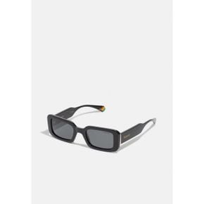 4953279 Polaroid UNI - Sunglasses black