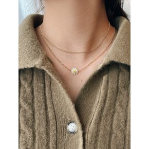 two line daisy necklace