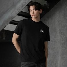 남성 레귤러핏 모노그램 로고 반팔 티셔츠(4RAB213)