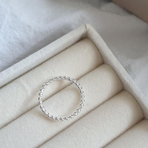 [옷자락] 여자 데이트룩 데일리 모던 꼬임 포인트 반지