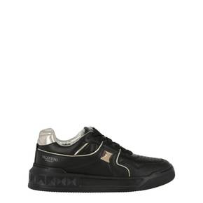 4220566 Valentino One Stud Low-Top Leather Sneaker