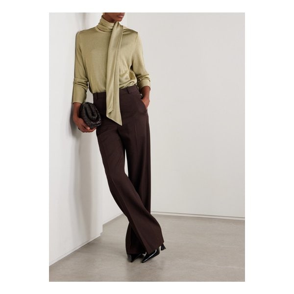 갈반 아이다 스카프 디테일 메탈릭 저지 탑 세이지 그린 1647597354965479