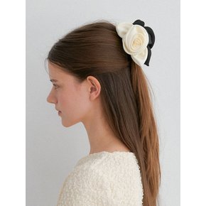 ROSE CHOU with leaves hair clip