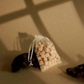 천연 편백나무 편백큐브1kg+망사5개 피톤치드 옷장 방향제 탈취제 옷방 화장실 냄새제거 방향제 드레스퍼퓸