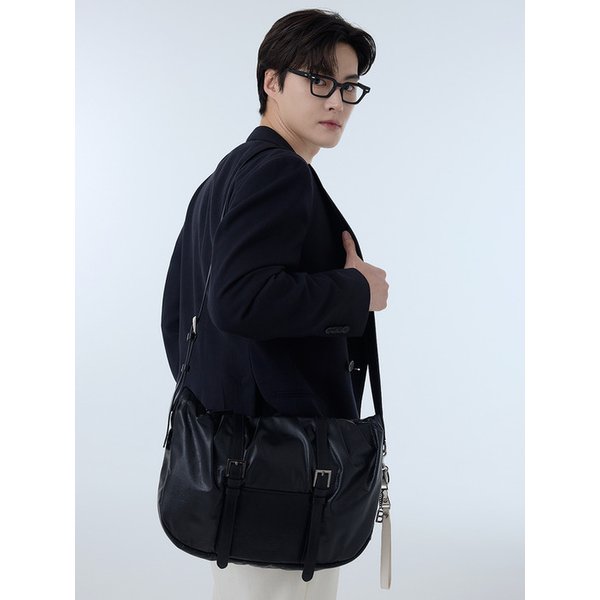 Duo Shirring leather messenger  [black]